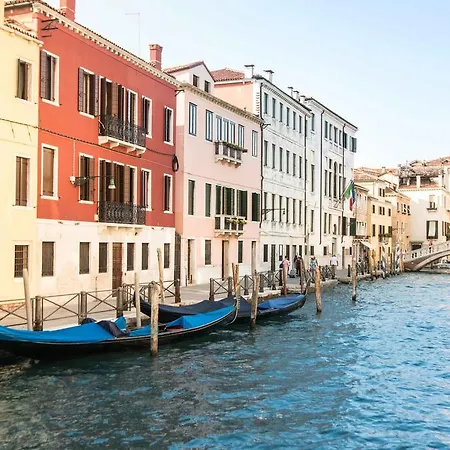San Lorenzo Canal View With Balcony